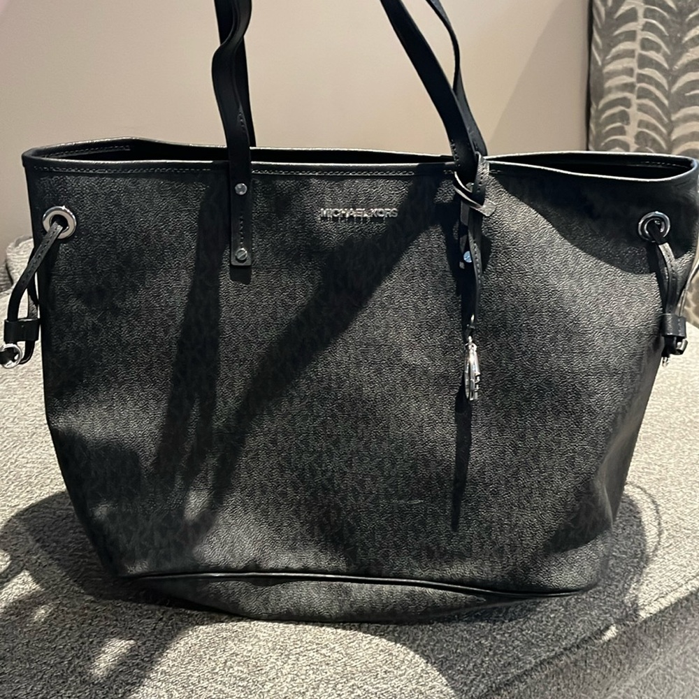 Michael Kors jet set travel reversible tote bag